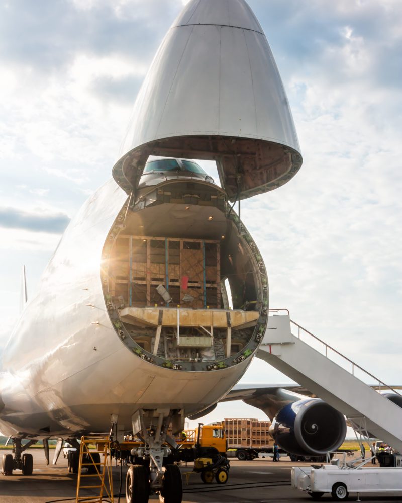 Unloading widebody cargo aircraft